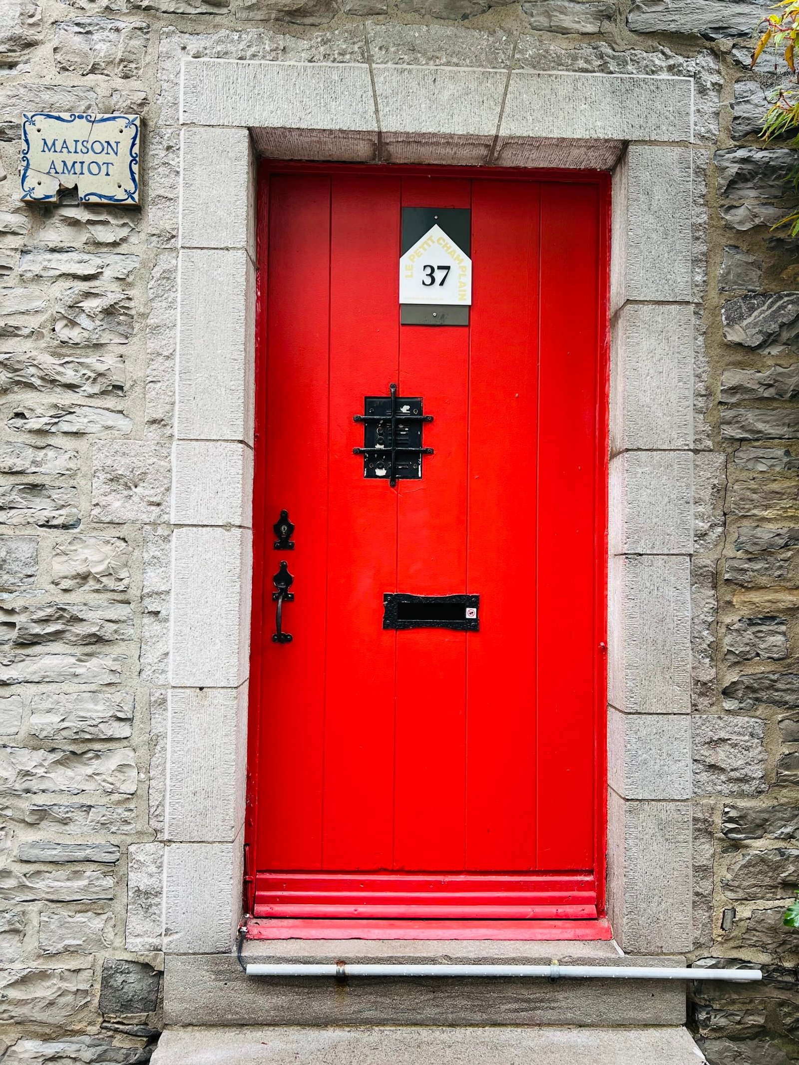 European Charm in North America: A Guide to Quebec City Quartier Petit-Champlain