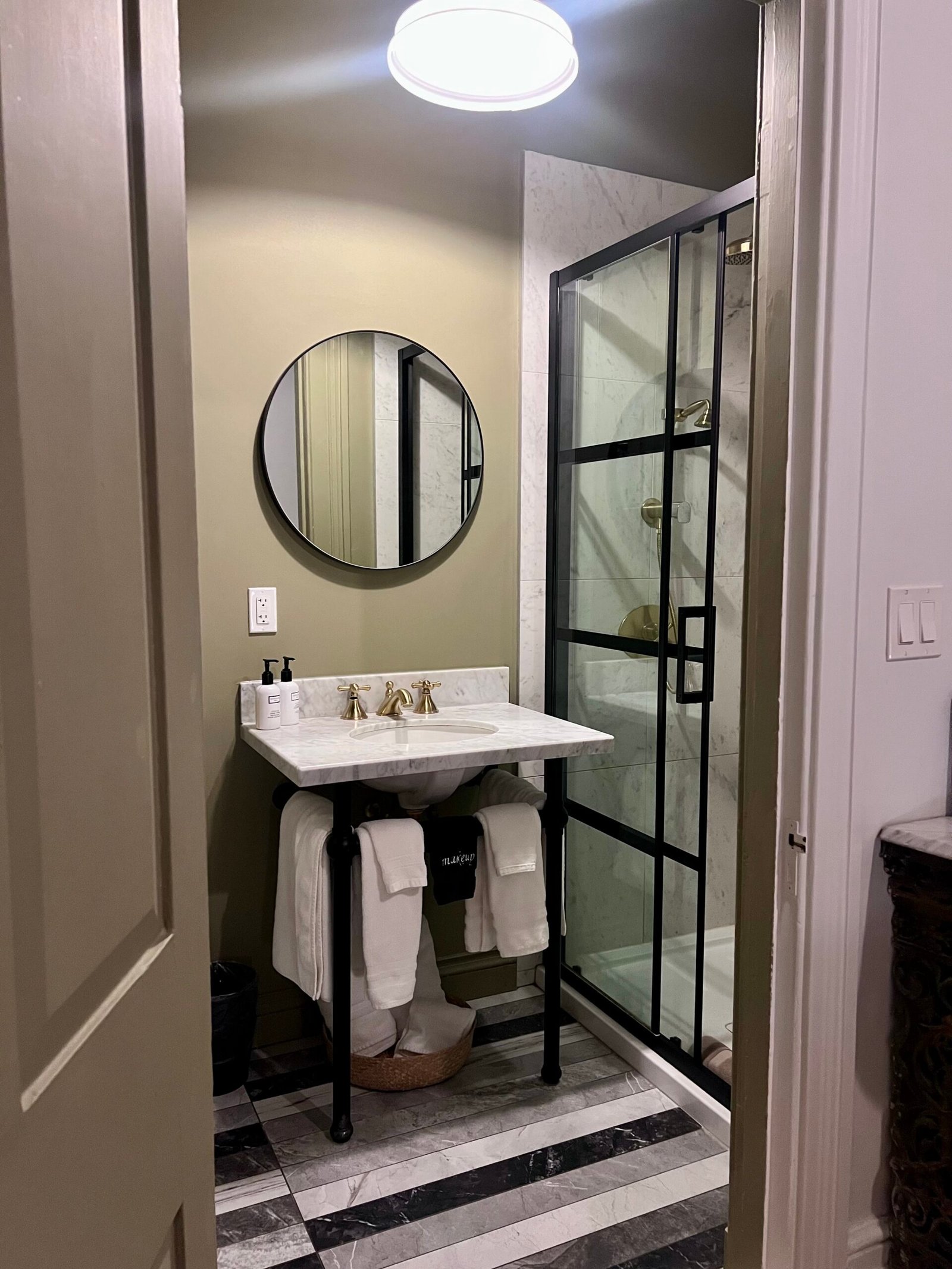 Premium Queen Room at Rosemount Inn
