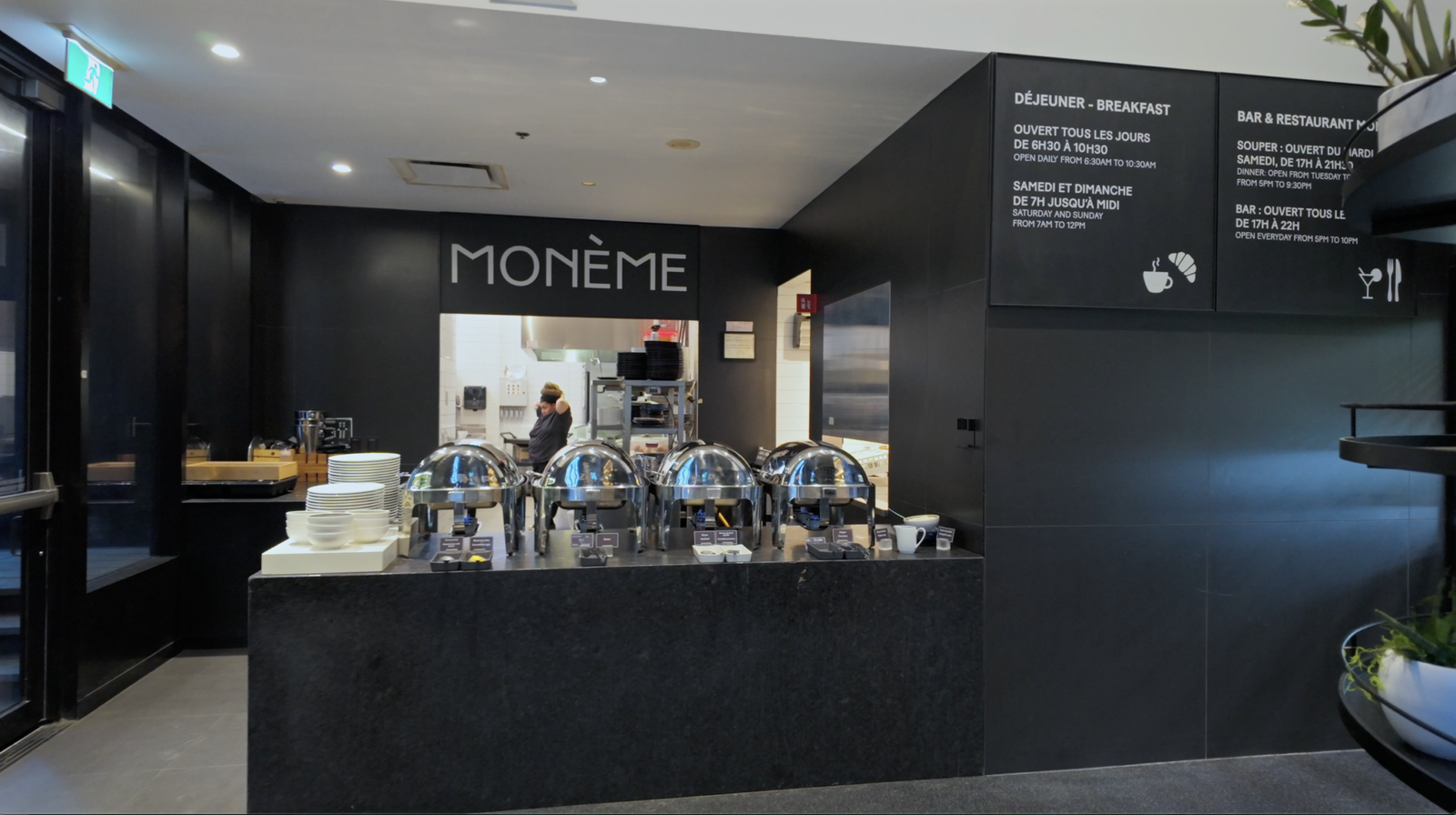 Hotel Monville Montreal Review: The 269-Room Formula Behind an Urban Hotel Amenities at Hotel Monvlle